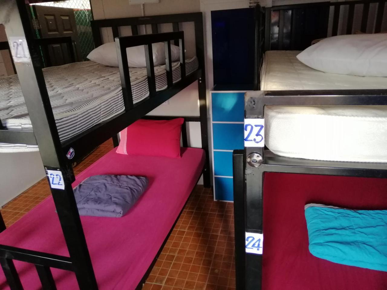 Neverland Dorm Islas Phi Phi Exterior foto