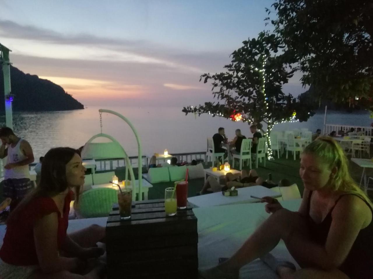 Neverland Dorm Islas Phi Phi Exterior foto